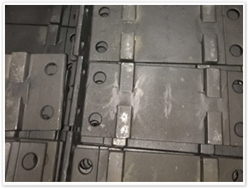 Rail tie plate by casting 